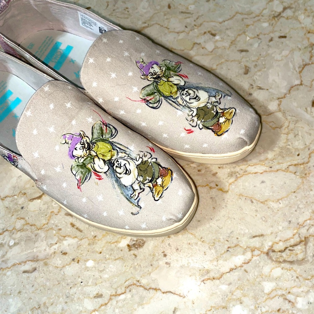 Toms x Disney shoes seven dwarfs size 9